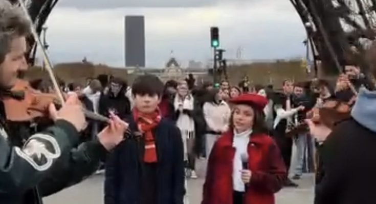 Unexpected Harmony: Two Kids Join Street Musicians in Paris and Bring the Crowd to Tears %%random%%