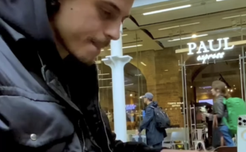 Impromptu Airport Opera: A World-Class Voice Stuns a Pianist and Captivates a Crowd %%random%%