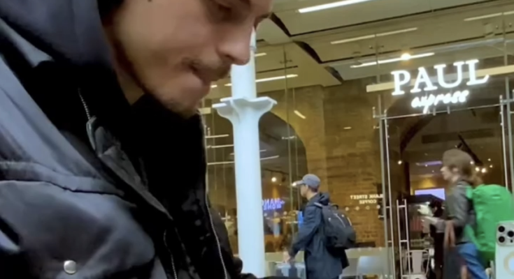 Impromptu Airport Opera: A World-Class Voice Stuns a Pianist and Captivates a Crowd %%random%%