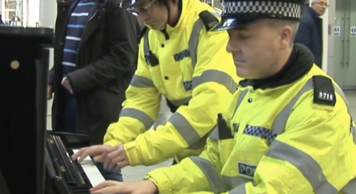 Police Officers Surprise Commuters with Impromptu Piano Duet at Train Station %%random%%