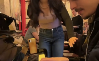 Spontaneous ‘Valerie’ Duet in a Restaurant Stuns Crowd with Perfect Harmonies %%random%%