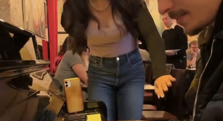 Spontaneous ‘Valerie’ Duet in a Restaurant Stuns Crowd with Perfect Harmonies %%random%%